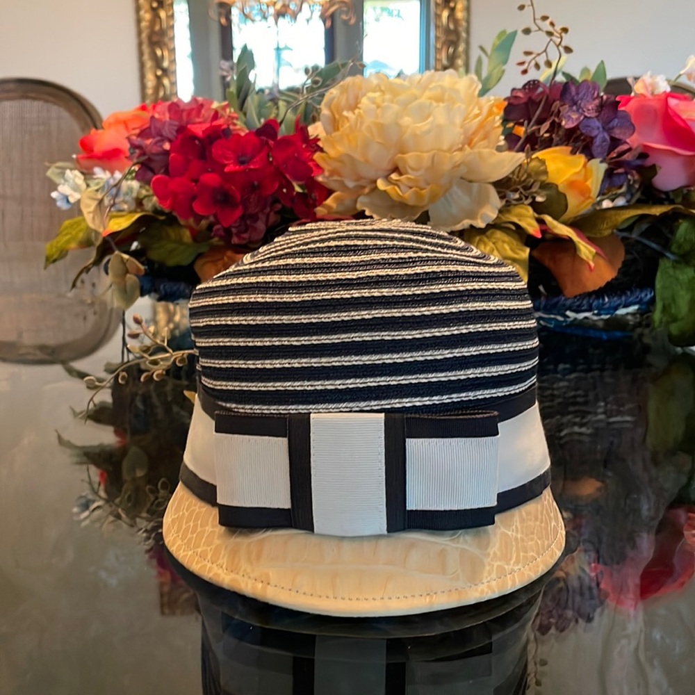 Eric Javits straw hat from the year 2010 in amazing condition!